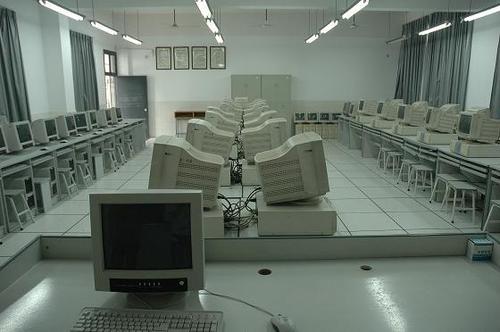 了多媒体cai课件设计制作实验室,综合电教室,计算机网络工程实验室